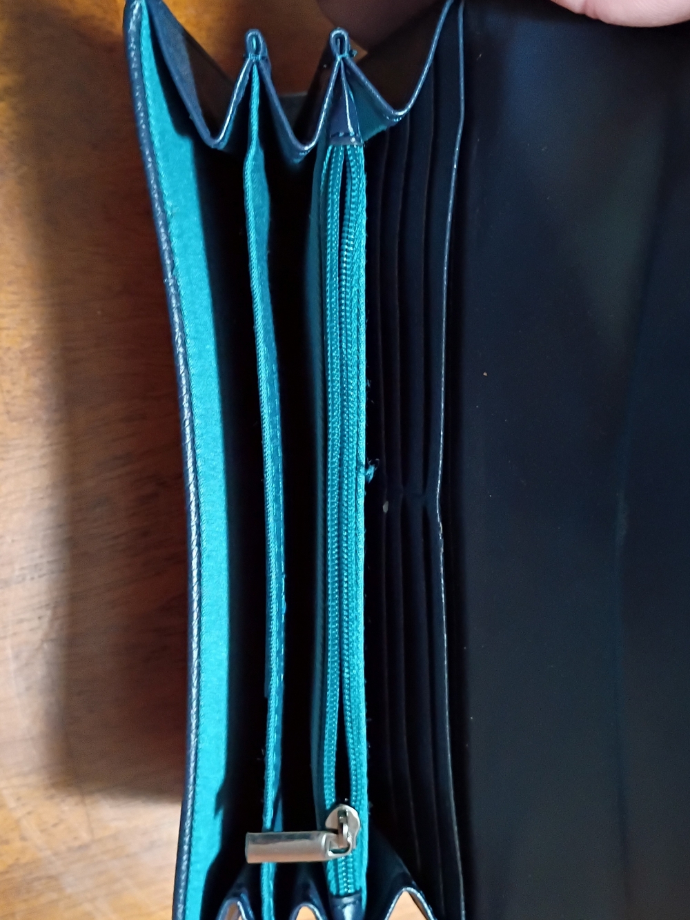 Lennon Courtney Women's Navy Blue Crossbody Bag with Teal Accent With Wallet - Picture 8 of 11
